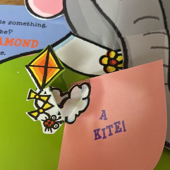Pop Up Book Peek in My Pocket. - Picture 7 of 11
